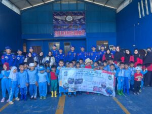 Melalui Kunjungan Edukasi, Ditpolairud Polda Kaltim Kenalkan Tugas Kepolisian Perairan kepada Anak-Anak 2 WhatsApp Image 2026 06 03 at 08.59.20