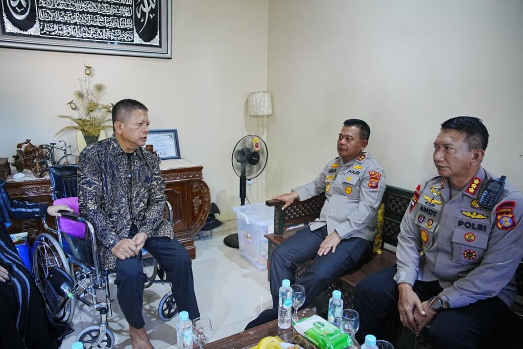 Polda Kaltim Gelar Anjangsana Sambut HUT Bhayangkara ke-80, Berikan Perhatian kepada Personel Sakit, Purnawirawan dan Warakawuri WhatsApp Image 2026 06 18 at 12.34.24