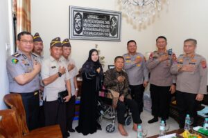 Polda Kaltim Gelar Anjangsana Sambut HUT Bhayangkara ke-80, Berikan Perhatian kepada Personel Sakit, Purnawirawan dan Warakawuri 1 WhatsApp Image 2026 06 18 at 12.36.33