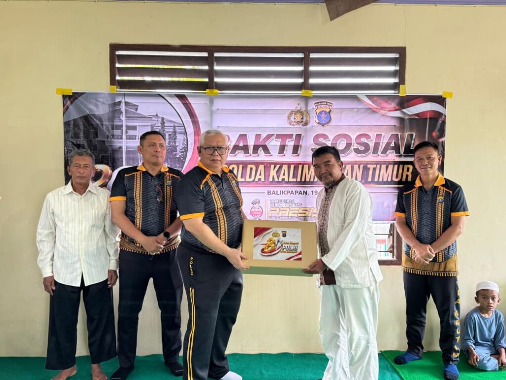 Bakti Sosial Hari Bhayangkara ke-80, Pejabat Utama Polda Kaltim Kunjungi Panti Asuhan di Balikpapan WhatsApp Image 2026 06 19 at 11.53.10