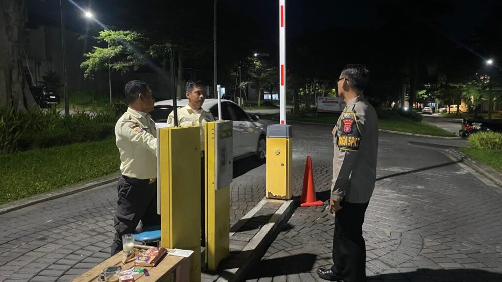 SPKT Polda Kaltim Laksanakan Patroli Dialogis di Perumahan Grand City Balikpapan, Sampaikan Pesan Kamtibmas kepada Warga WhatsApp Image 2026 06 20 at 09.31.37