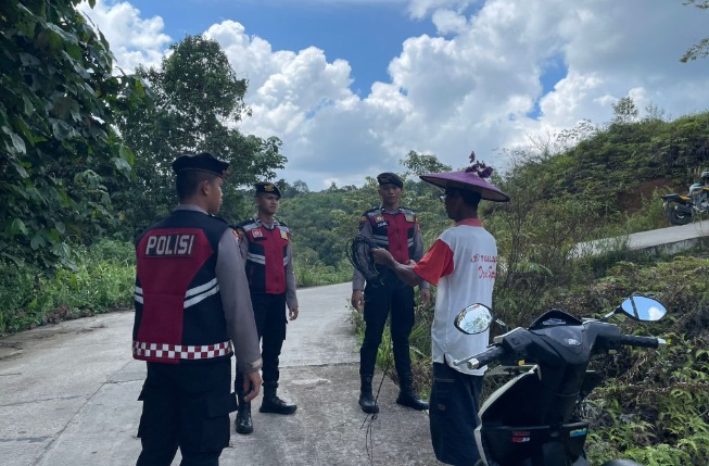 Ciptakan Rasa Aman, Sat Samapta Polres Kubar Intensifkan Patroli Dialogis di Area Perkebunan Masyarakat image 1 1