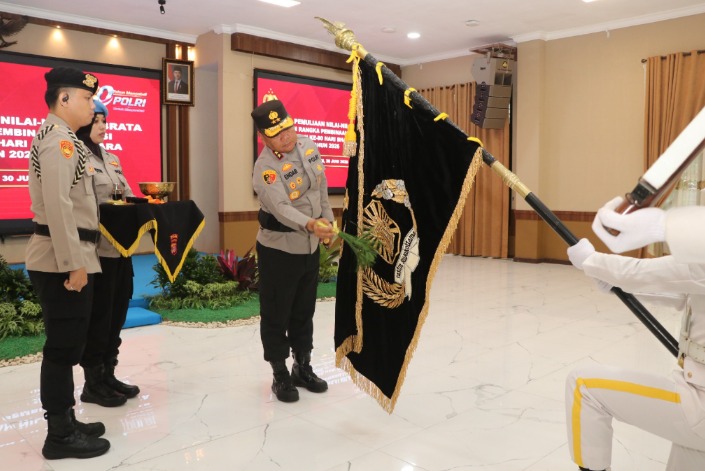 Jelang Peringatan Hari Bhayangkara ke-80, Polda Kaltim Gelar Upacara Pemuliaan Nilai-Nilai Tribrata serta Siaga Dharma Bhakti image 3 8