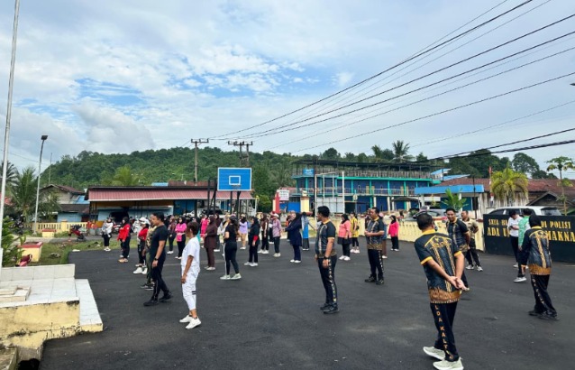 Wujud Semangat Hidup Sehat, Polsek Long Kali Gelar Senam Sehat bersama Masyarakat image 4 1