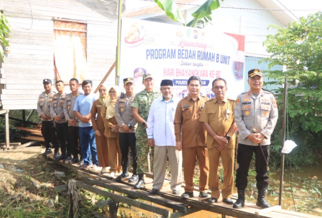 Wujud Bakti Polri pada HUT Bhayangkara ke-80, Polres Kutim bersama Pemda Rehab 8 Hunian Warga Kurang Mampu image 7 1