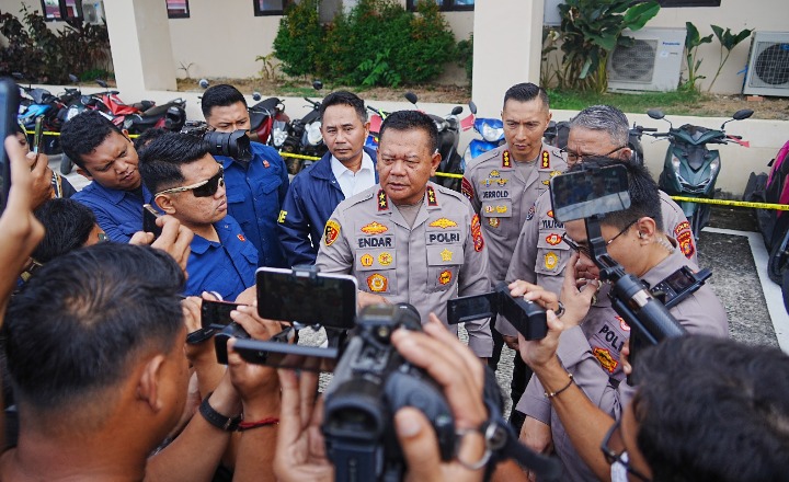 Pimpin Konferensi Pers Pengungkapan 3C, Kapolda Kaltim Tegaskan Komitmen Berantas Kejahatan Jalanan image