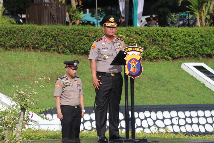 Kapolda Kaltim Pimpin Apel Pagi, Tekankan Disiplin Personel dan Pentingnya Menjaga Kepercayaan Publik WhatsApp Image 2026 07 02 at 11.36.34