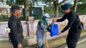Wujud Nyata Kepedulian kepada Masyarakat, Sat Brimob Polda Kaltim Serentak Salurkan Bantuan Kemanusiaan di Berbagai Daerah 1 WhatsApp Image 2026 07 03 at 13.38.35