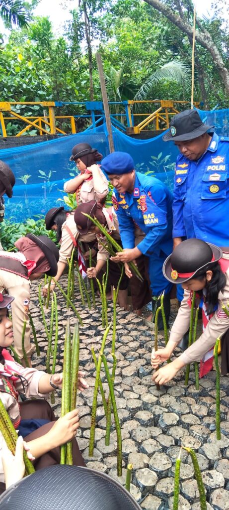 Calon Peserta Jambore Nasional Pramuka Dibekali Wawasan Ekosistem Mangrove dan Pariwisata di Mako Dit Polairud Polda Kaltim WhatsApp Image 2026 07 04 at 14.14.23