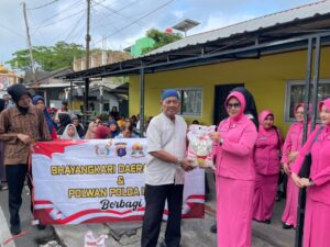 Polwan dan Bhayangkari Polda Kaltim Salurkan 150 Karung Beras untuk Warga Gunung Bahagia 1 WhatsApp Image 2026 07 04 at 14.22.41