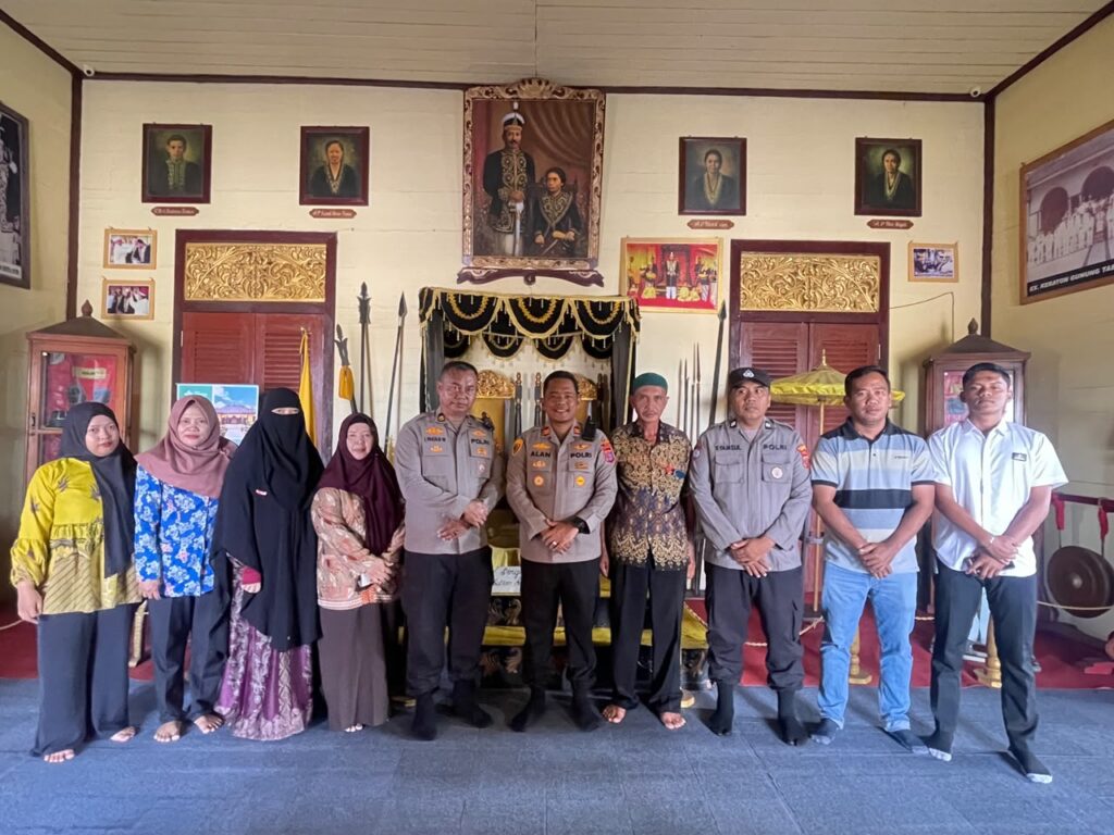 Kapolsek Gunung Tabur Perkuat Sinergi dengan Kesultanan Gunung Tabur Melalui Kunjungan Silaturahmi WhatsApp Image 2026 07 09 at 14.18.58