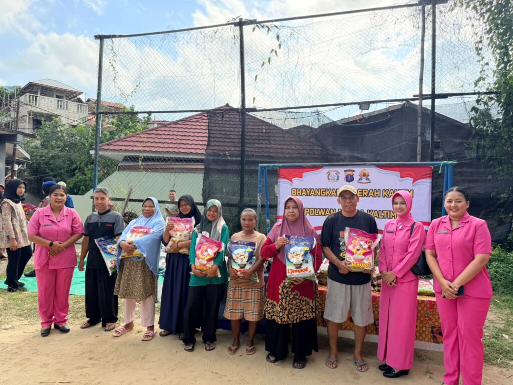 Polwan dan Bhayangkari Polda Kaltim Salurkan Bantuan Sosial, Wujudkan Kepedulian kepada Masyarakat WhatsApp Image 2026 07 11 at 10.54.02