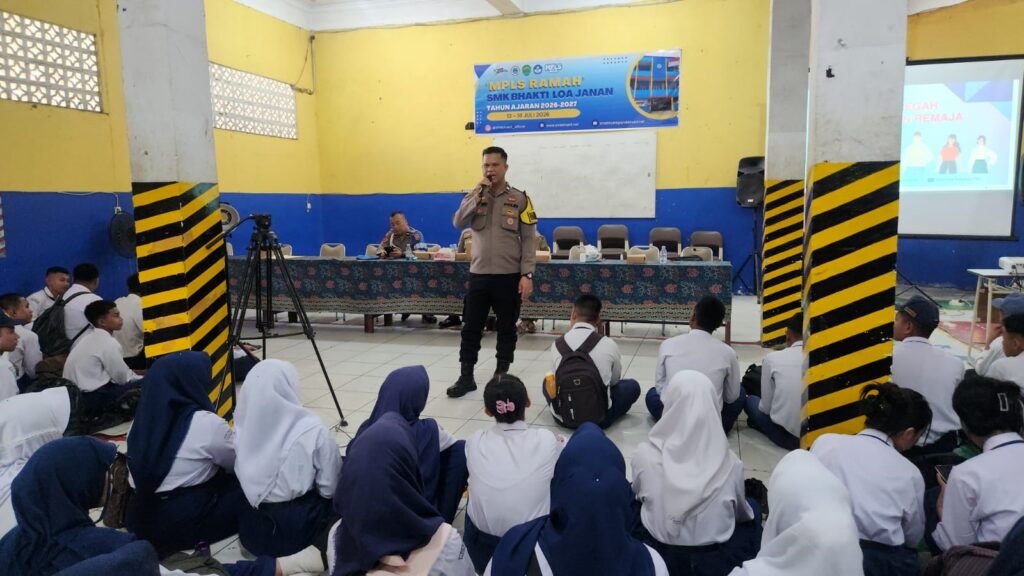 Polsek Loa Janan Tanamkan Kesadaran Hukum kepada Pelajar Baru Lewat Sosialisasi Pencegahan Kenakalan Remaja WhatsApp Image 2026 07 14 at 09.39.00