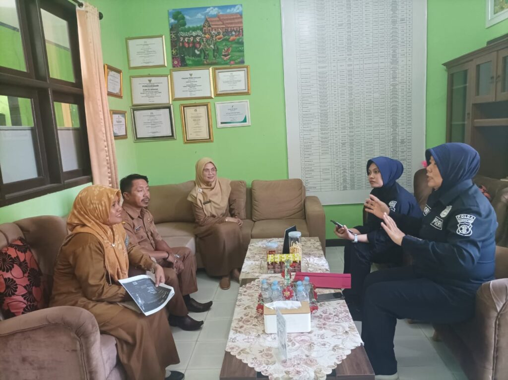Bidhumas Polda Kaltim Sosialisasikan Lomba Kreatif Divhumas Polri kepada Siswa Difabel di Balikpapan WhatsApp Image 2026 07 14 at 11.50.10