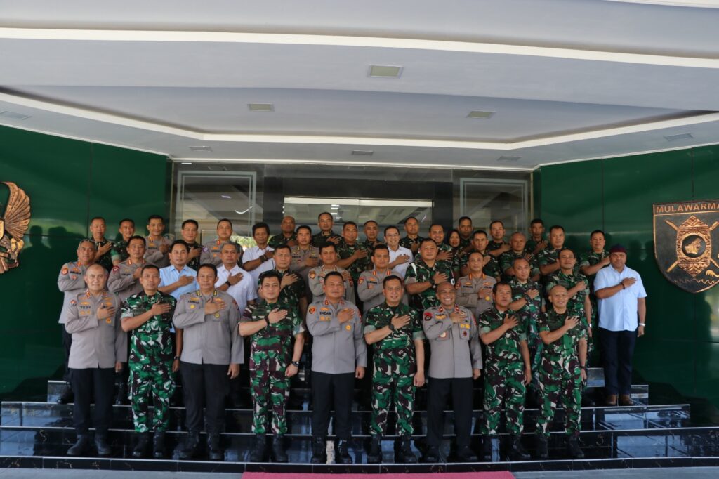 Perkuat Sinergitas TNI-Polri, Kapolda Kaltim Silaturahmi Bersama Pangdam VI/Mulawarman WhatsApp Image 2026 07 14 at 16.09.28