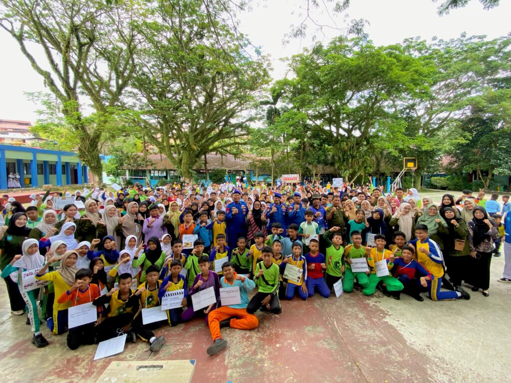 Tanamkan Semangat Belajar Sejak Dini, Dit Polairud Polda Kaltim Berikan Motivasi kepada Siswa SMP Negeri 09 Balikpapan WhatsApp Image 2026 07 16 at 11.14.58