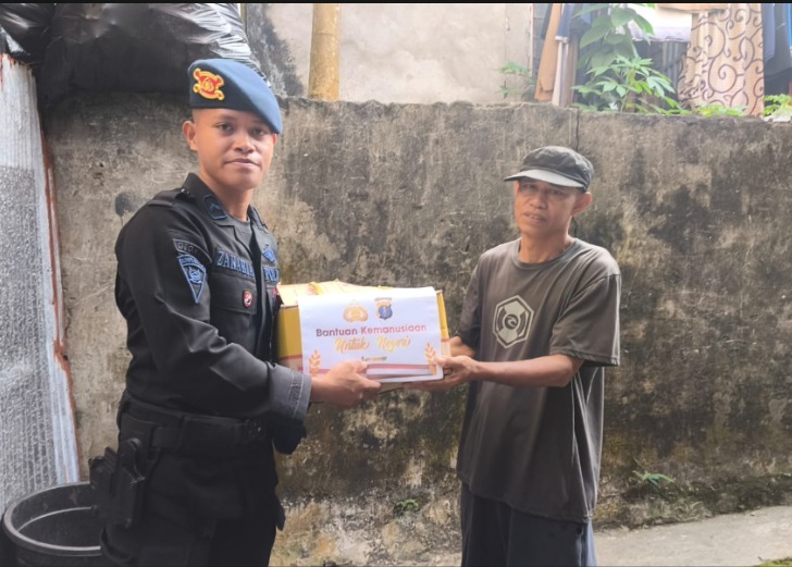 Berbagi Manfaat bagi Sesama, Sat Brimob Polda Kaltim Salurkan Bantuan Kemanusiaan untuk Masyarakat WhatsApp Image 2026 07 18 at 01.02.53