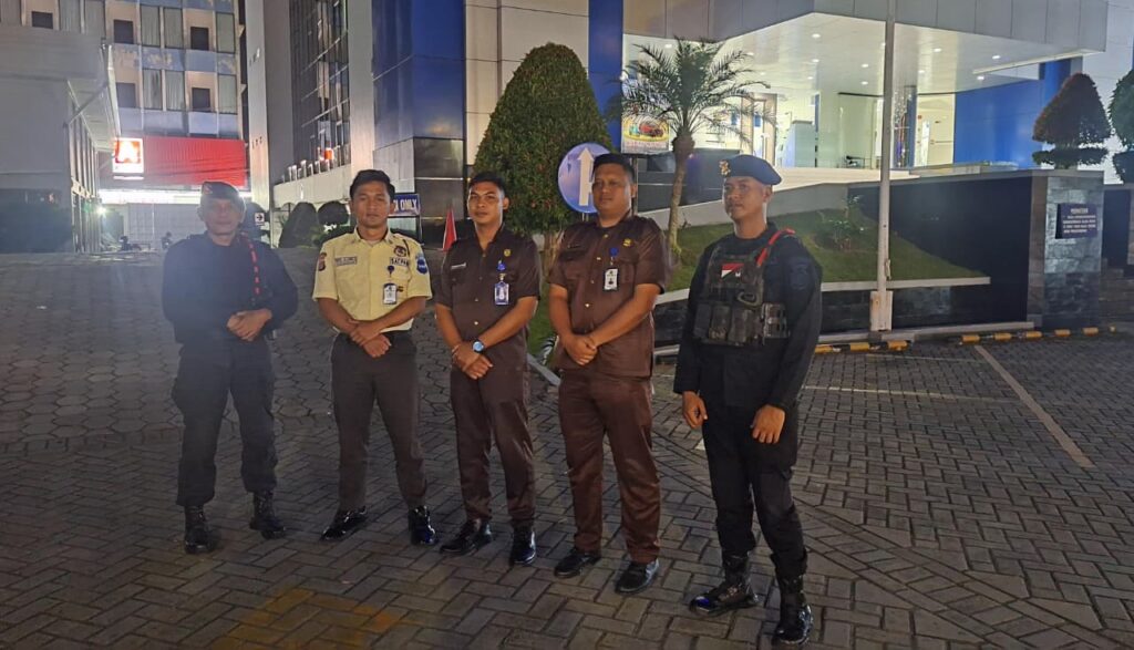 Sat Brimob Polda Kaltim Intensifkan Patroli Malam Guna Perkuat Harkamtibmas, Beri Edukasi Masyarakat di Sejumlah Titik Kota Balikpapan 1 WhatsApp Image 2026 07 21 at 10.02.11
