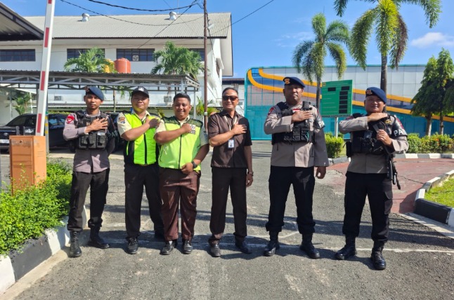 Perkuat Pengamanan Kawasan Publik dan Objek Vital, Sat Brimob Polda Kaltim Intensifkan Patroli Dialogis image 1 2