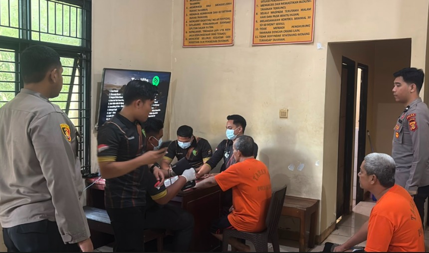 Pastikan Hak Kesehatan Tahanan Terpenuhi, Biddokkes Polda Kaltim Gelar Pemeriksaan Rutin di Rutan Mapolda image 2 1