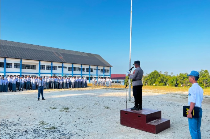 Police Goes To School, Polres Paser Perkuat Edukasi Kamtibmas di Sekolah image 4 4