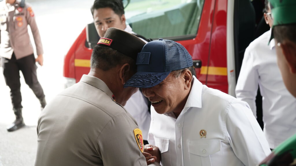 Kapolda Kaltim Sambut Kedatangan Kepala BIN RI di Bandara SAMS Sepinggan, Perkuat Sinergi Keamanan Daerah ka1
