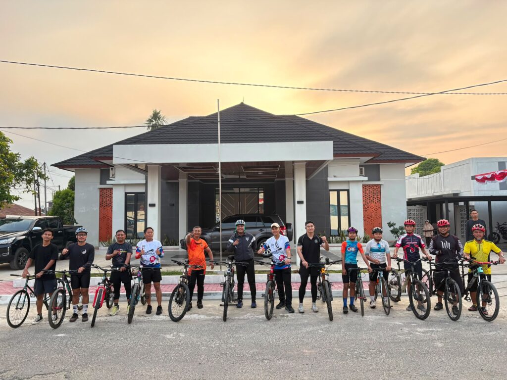Polres Kutai Barat Bersama Komunitas Sepeda Gelar Gowes Bersama, Perkuat Sinergi dan Silaturahmi dengan Masyarakat WhatsApp Image 2026 08 10 at 08.51.28 1