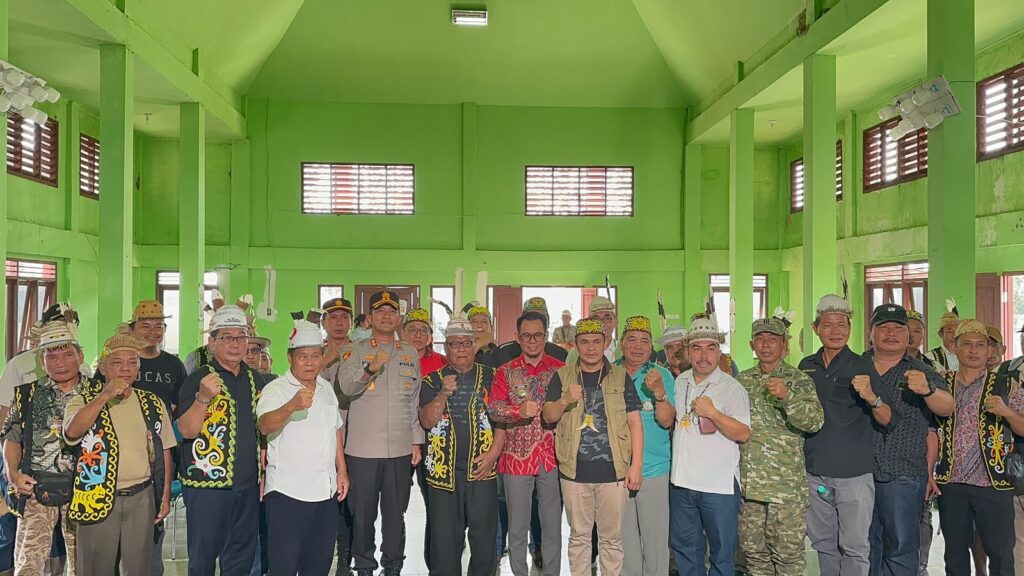 Kapolres Kukar Perkuat Sinergi dengan Tokoh Adat dan Masyarakat Tabang, Pastikan Kasus Pengeroyokan Ditangani Profesional WhatsApp Image 2026 08 10 at 10.13.31 1