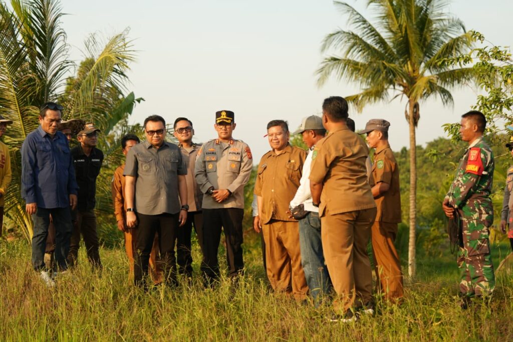 Sinergi Hadapi Kekeringan, Kapolres Kukar Bersama Bupati Monitoring Sentra Pangan Kertabuana WhatsApp Image 2026 08 20 at 06.08.55