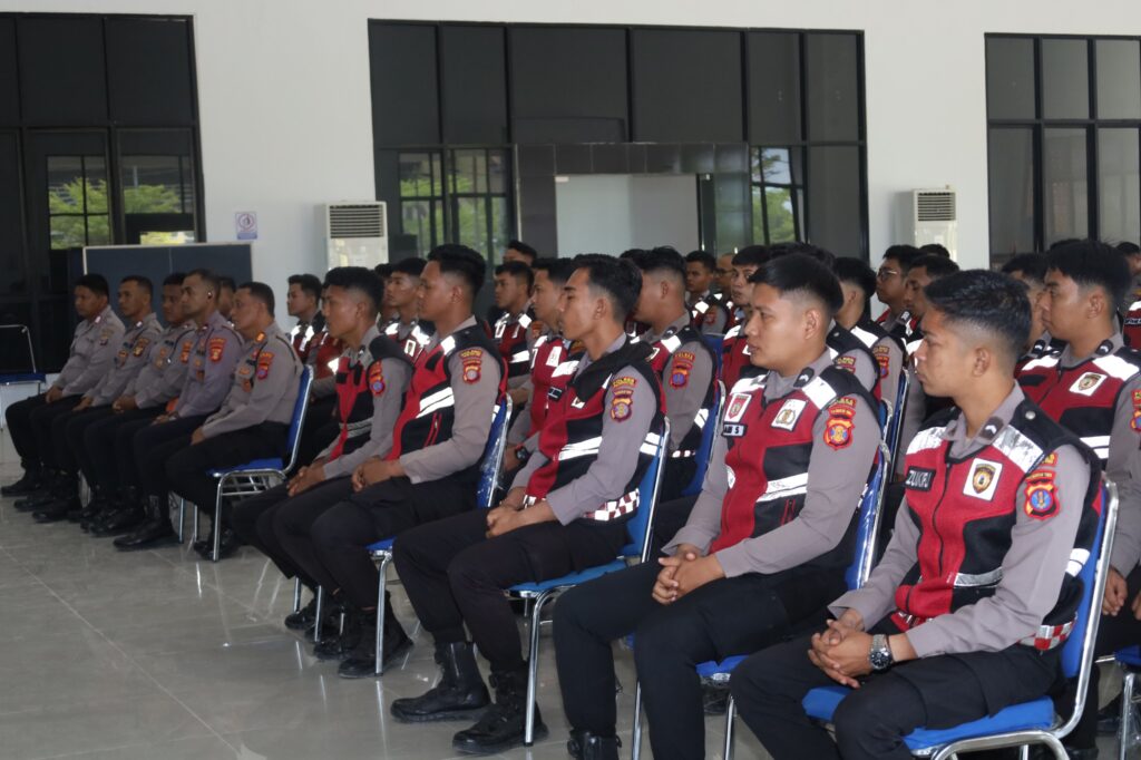 Lakukan Kunjungan Kerja ke Polres PPU, Dirsamapta Polda Kaltim Tekankan Personel Berintegritas dan Profesional dalam Bertugas 1 WhatsApp Image 2026 08 20 at 06.09.03
