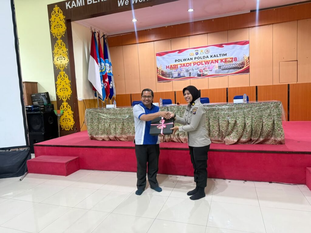 Melalui Program Polwan Goes To School Jelang HUT Polwan ke-78, Polwan Polda Kaltim Kunjungi SMP Nasional KPS Balikpapan 1 WhatsApp Image 2026 08 26 at 13.58.26