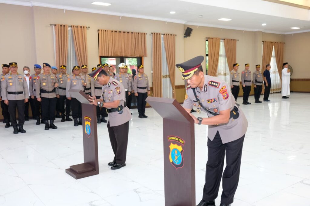 Wujud Penyegaran dan Penguatan Organisasi, Kapolda Kaltim Pimpin Serah Terima Jabatan Dirintelkam 1 WhatsApp Image 2026 08 26 at 15.41.50