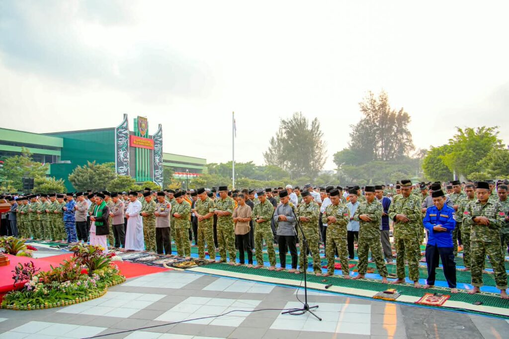 Wakapolda Kaltim Hadiri Sholat Istisqa dan Doa Bersama, Ikhtiar Memohon Turunnya Hujan di Tengah Musim Kemarau 2 WhatsApp Image 2026 08 29 at 08.54.58