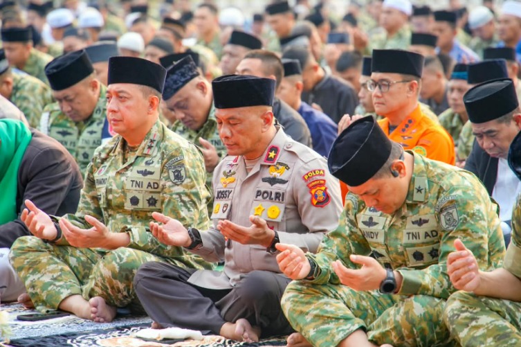 Wakapolda Kaltim Hadiri Sholat Istisqa dan Doa Bersama, Ikhtiar Memohon Turunnya Hujan di Tengah Musim Kemarau WhatsApp Image 2026 08 29 at 09.02.03
