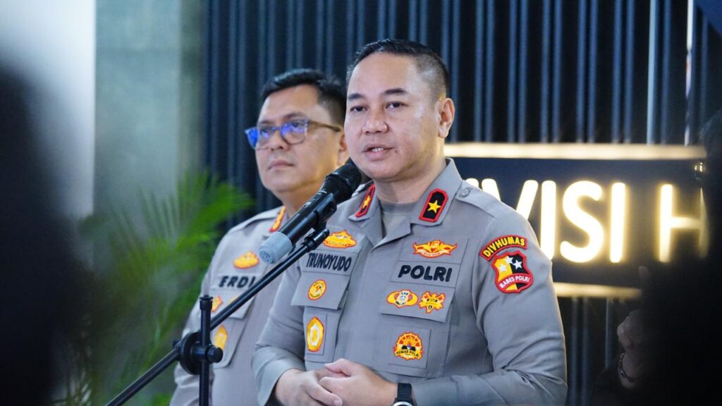 Penanganan Karhutla Hari Keenam, Brimob Kembali Turun Di Biak 1 WhatsApp Image 2026 08 29 at 15.36.26 1