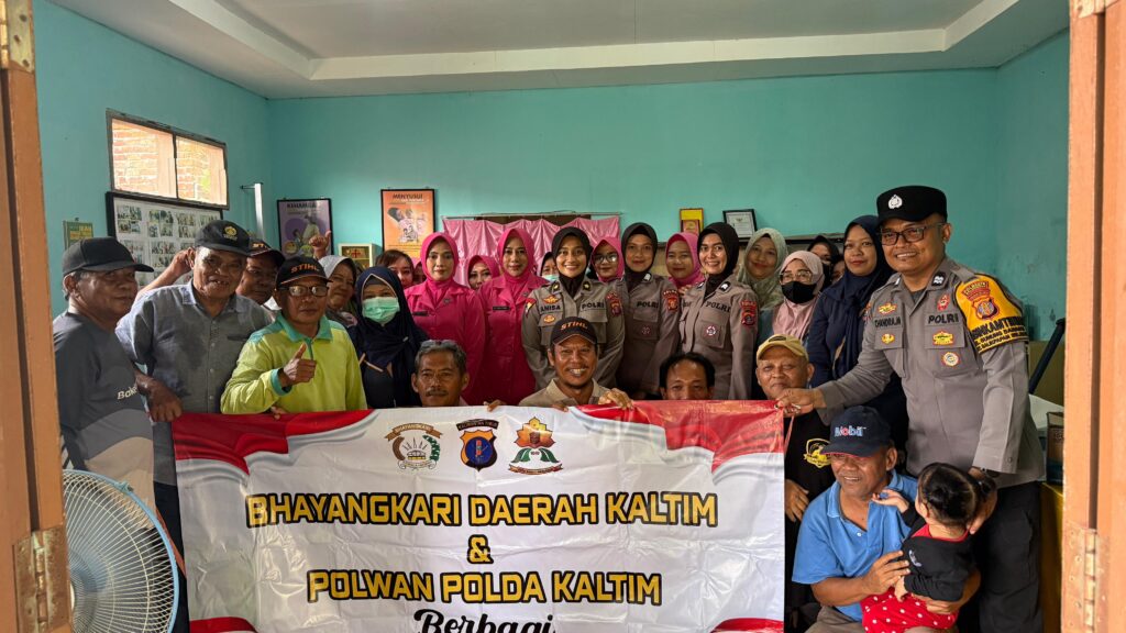 Hadir di Tengah Masyarakat, Polwan Polda Kaltim dan Bhayangkari Berikan Tali Asih bhayangkari