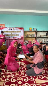 Hadir di Tengah Masyarakat, Polwan Polda Kaltim dan Bhayangkari Berikan Tali Asih 1 bhayangkari2