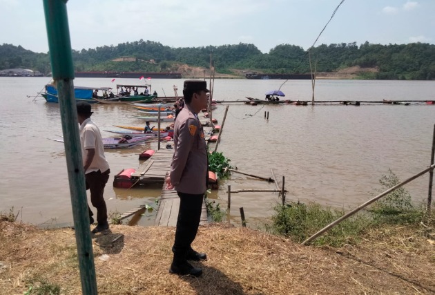 Pastikan Kegiatan Berlangsung Aman dan Lancar, Polsek Loa Kulu Kawal Lomba Ketinting Festival Budaya image 1 7