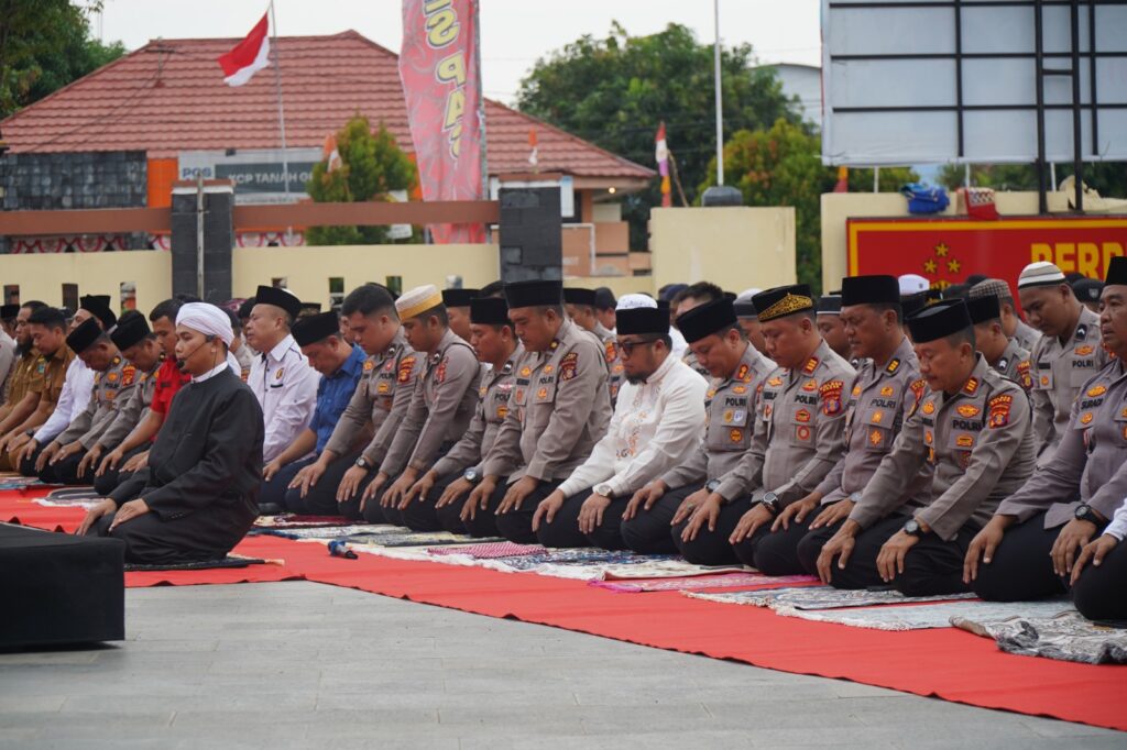 Polres Paser Gelar Sholat Istisqa, Berdoa Turunnya Hujan Hadapi Kemarau dan Karhutla paser 5
