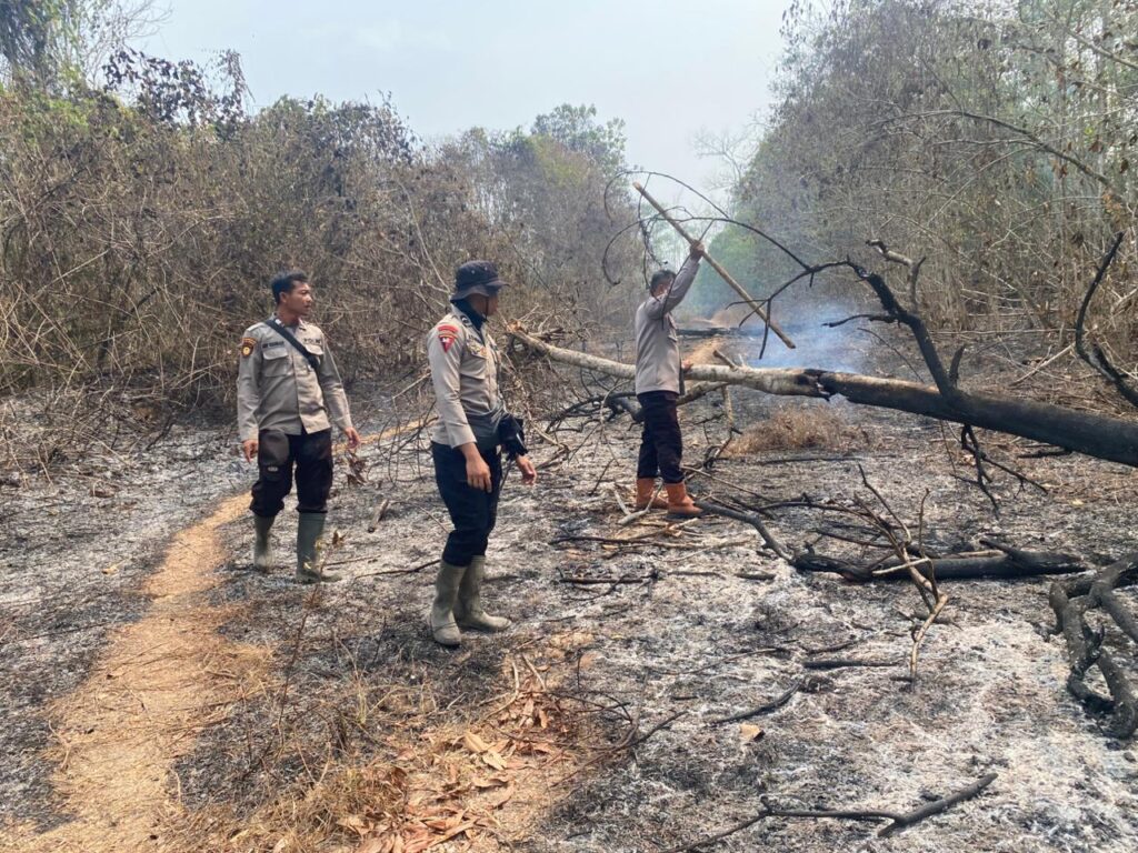 Pantau Hotspot Karhutla, Brimob Kaltim Intensifkan Patroli di Kutai Timur WhatsApp Image 2026 09 01 at 09.06.26 1