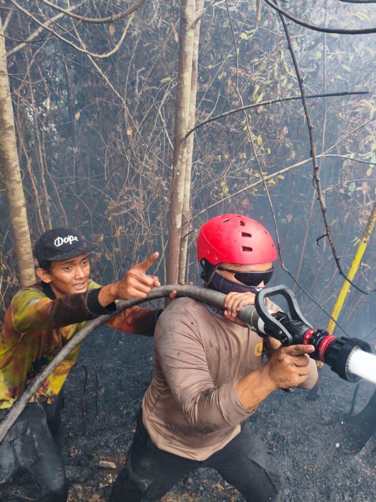 Polsek Gunung Tabur Bersama Tim Gabungan Intensifkan Patroli dan Penanganan Hotspot Karhutla WhatsApp Image 2026 09 01 at 20.15.35