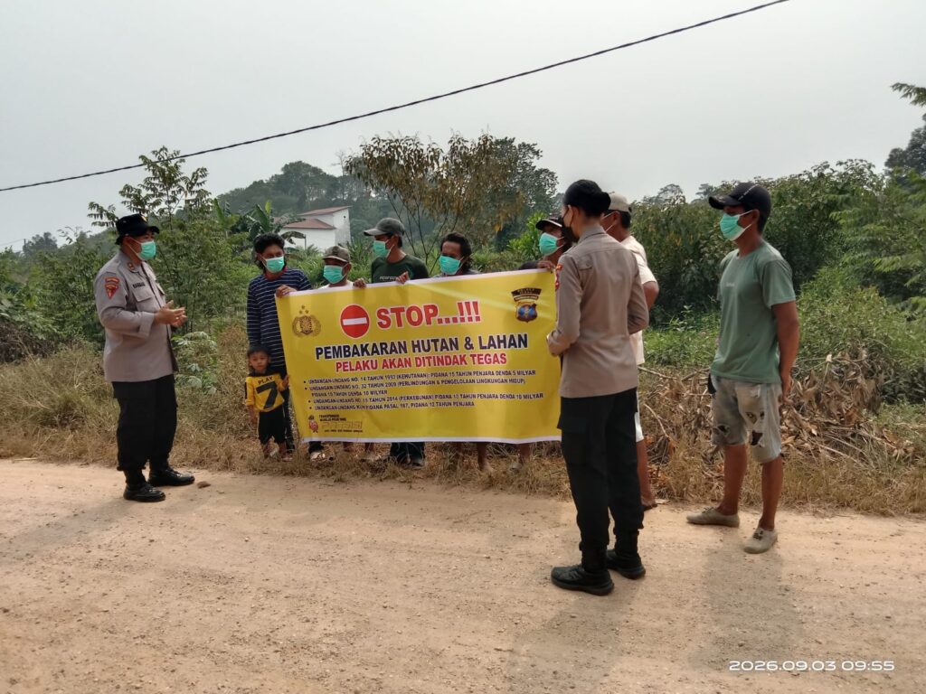 Cegah Karhutla Sejak Dini, Satgas Edukasi Sambangi Warga Sei Limunjan dan Bagikan Masker WhatsApp Image 2026 09 04 at 09.54.33