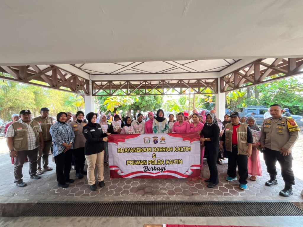 Polwan Polda dan Bhayangkari Kaltim Berbagi 220 Karung Beras kepada Warga Kelurahan Prapatan dan PHL Polda WhatsApp Image 2026 09 05 at 15.47.56
