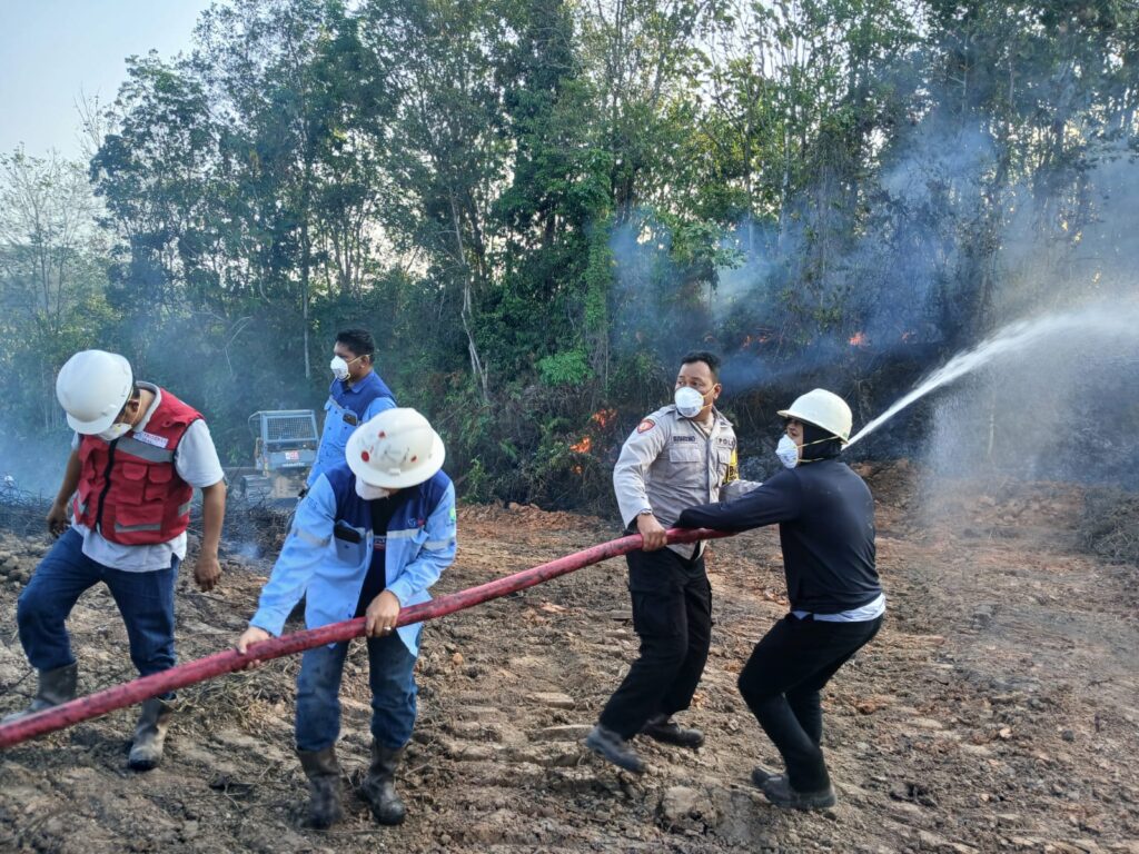 Amankan Situasi, Polsek Loa Janan dan Tim Gabungan Sigap Tangani Kebakaran di Batuah WhatsApp Image 2026 09 07 at 09.28.29