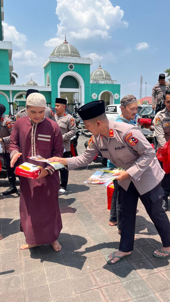 Serdik Sespimmen Polri ke-67 Edukasi Bahaya Karhutla, 1.200 Nasi Kotak Dibagikan di Masjid Agung Berau WhatsApp Image 2026 09 12 at 11.41.42