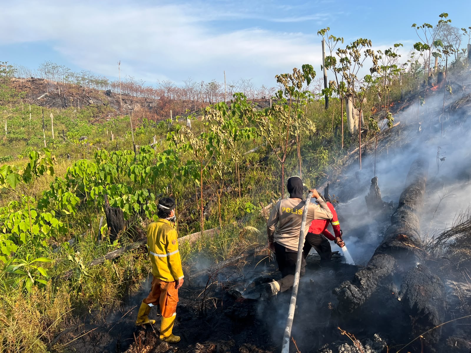Patroli Siaga Karhutla Gunung Tabur Temukan Dua Hotspot, Tim Gabungan Langsung Lakukan Penanganan 1 WhatsApp Image 2026 09 15 at 09.48.25 2