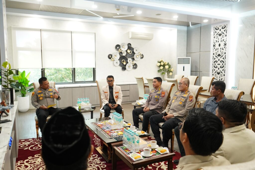 Kapolda Kaltim Ajak Pemuda Muhammadiyah Bersama Jaga Kerukunan dan Kamtibmas WhatsApp Image 2026 09 29 at 10.51.50 1
