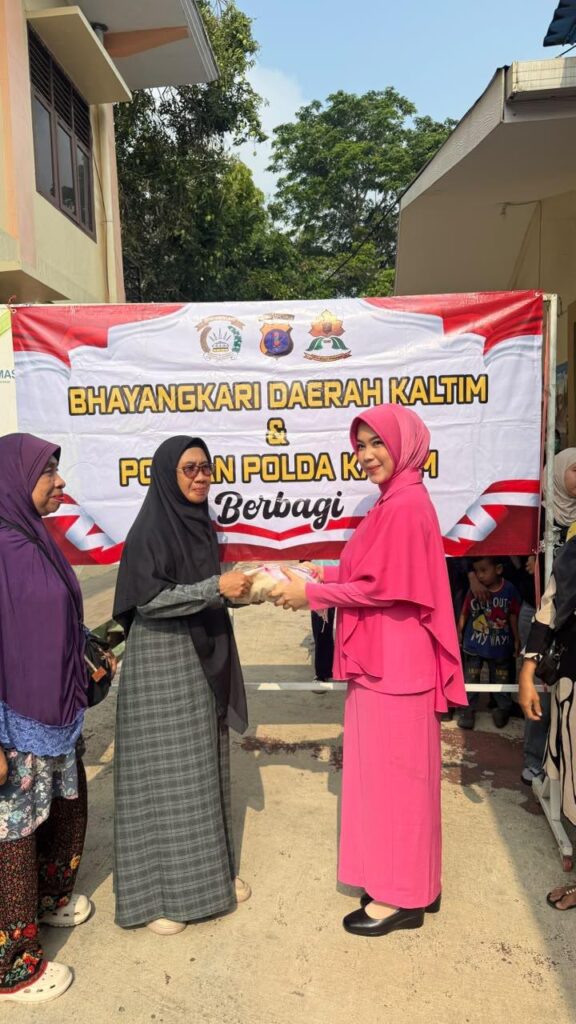 Polwan Polda Kaltim dan Bhayangkari Berbagi, Salurkan 100 Paket Beras kepada Masyarakat IMG 20261031 WA0112