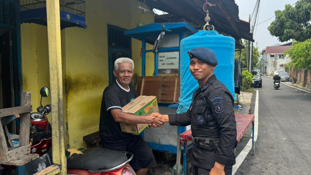 Brimob Kaltim Hadir untuk Masyarakat, Salurkan Bantuan Bapokting kepada Warga Balikpapan IMG 20261031 WA0180