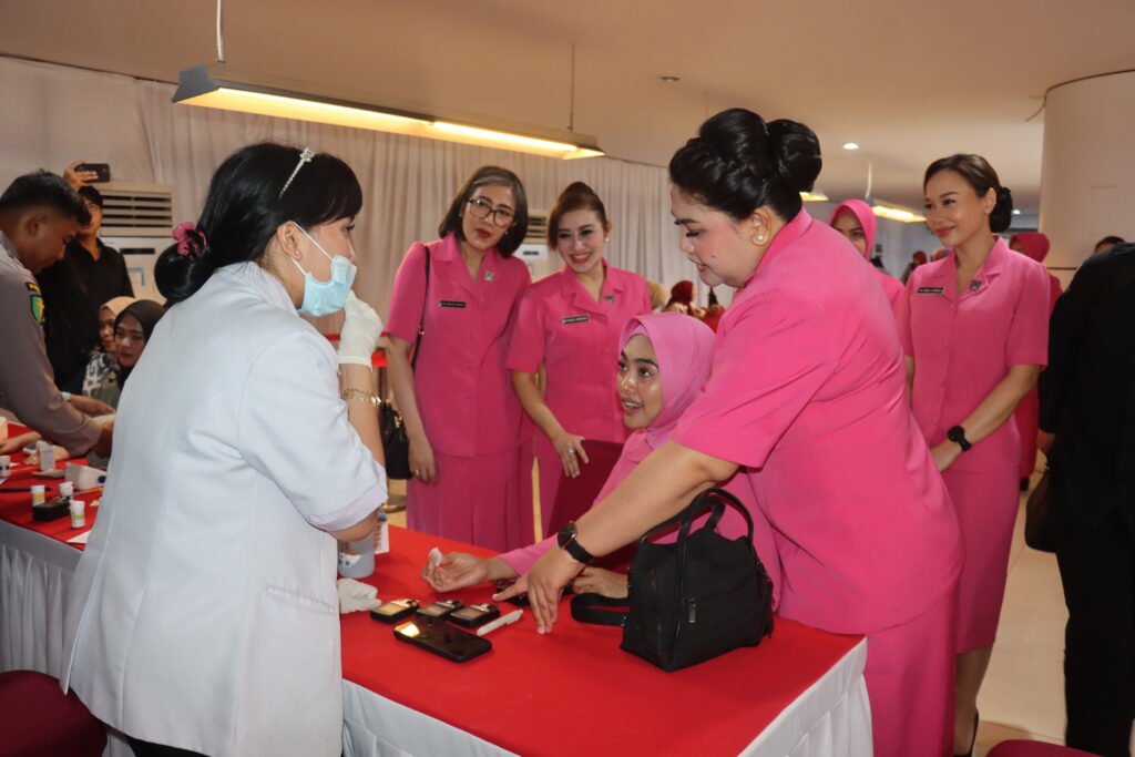 Hadirkan dr. Reisa Broto Asmoro, Bhayangkari Daerah Kaltim Gelar Seminar Edukasi Kesehatan IMG 1495